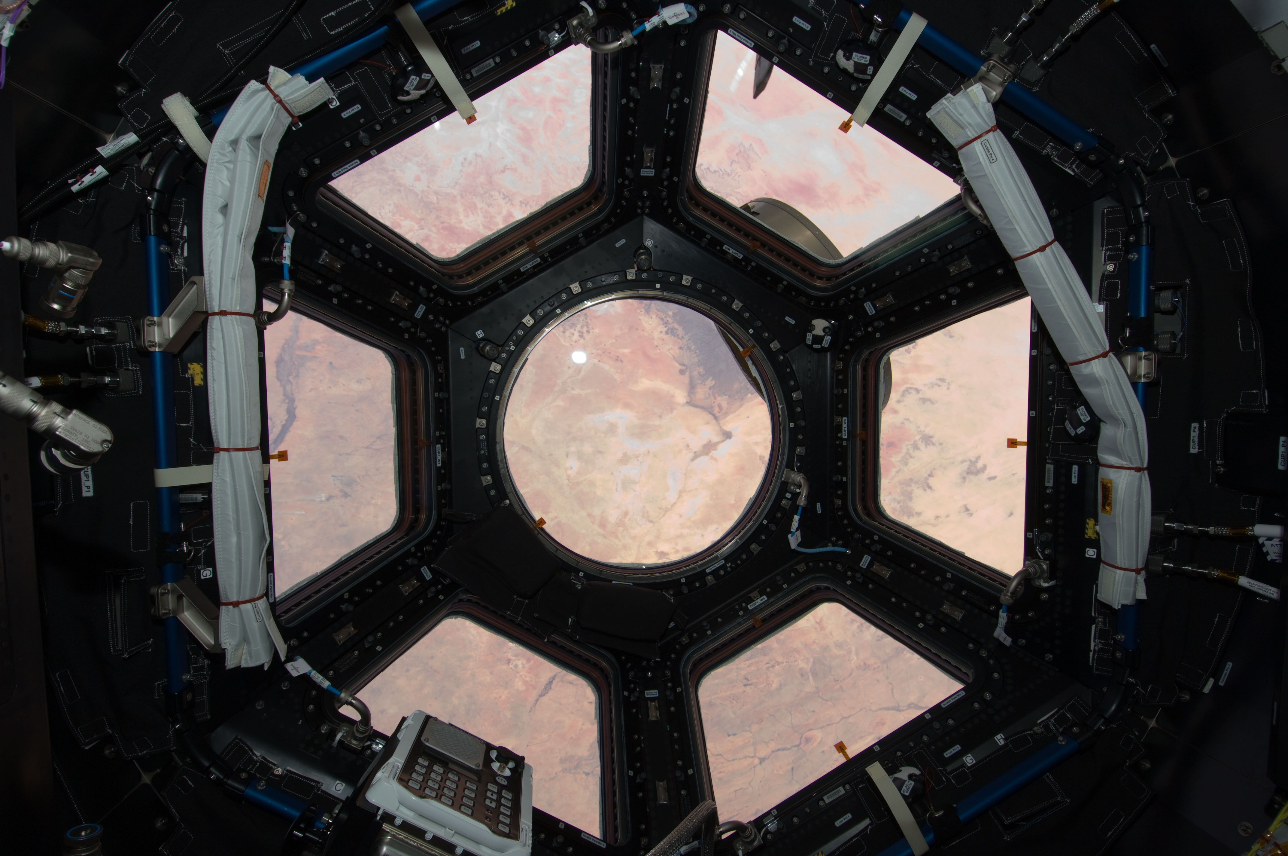 Comment les astronautes se connectent-ils à Internet depuis l'ISS ?