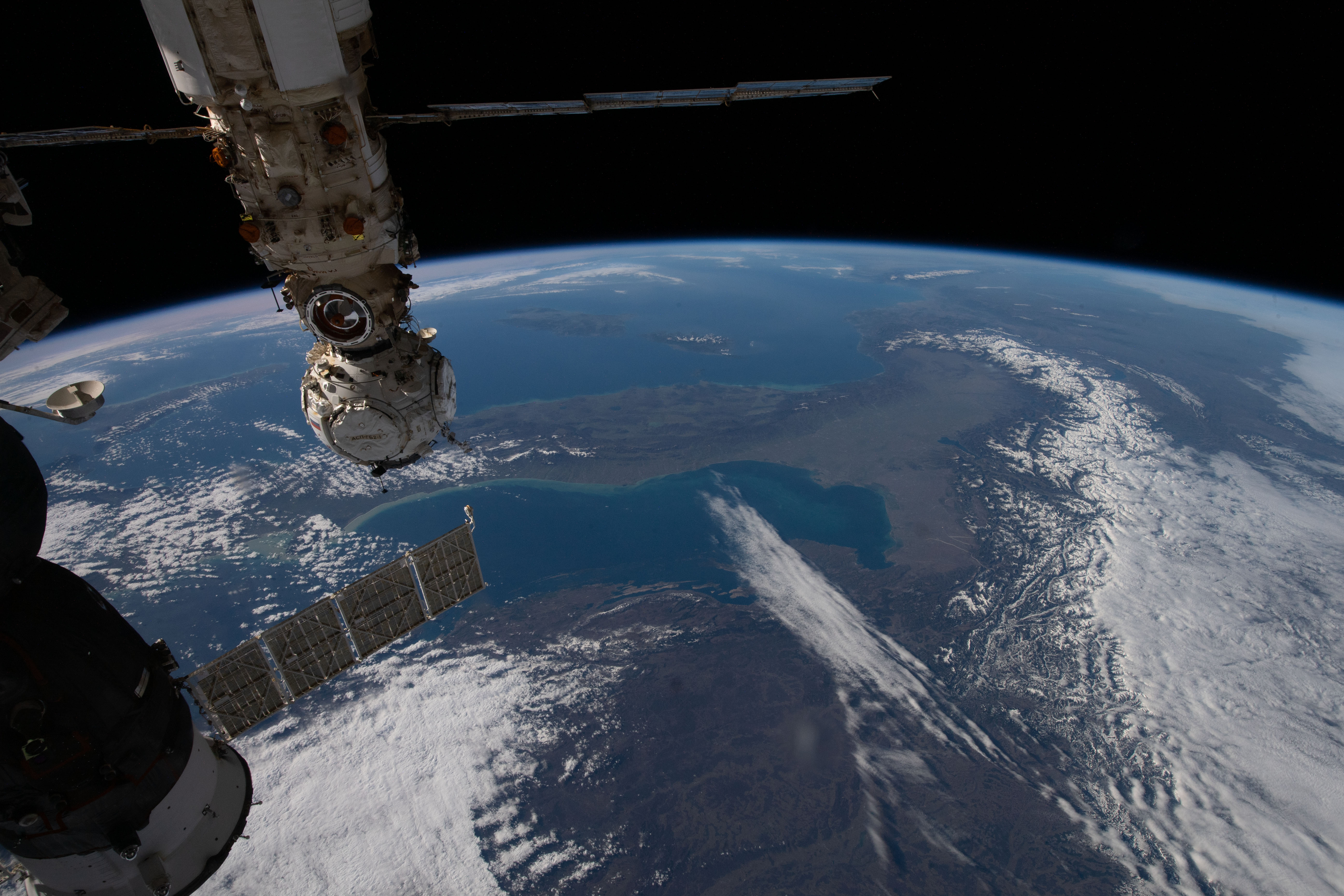 Le module russe Nauka et le module d'amarrage Prichal, vus depuis l'ISS