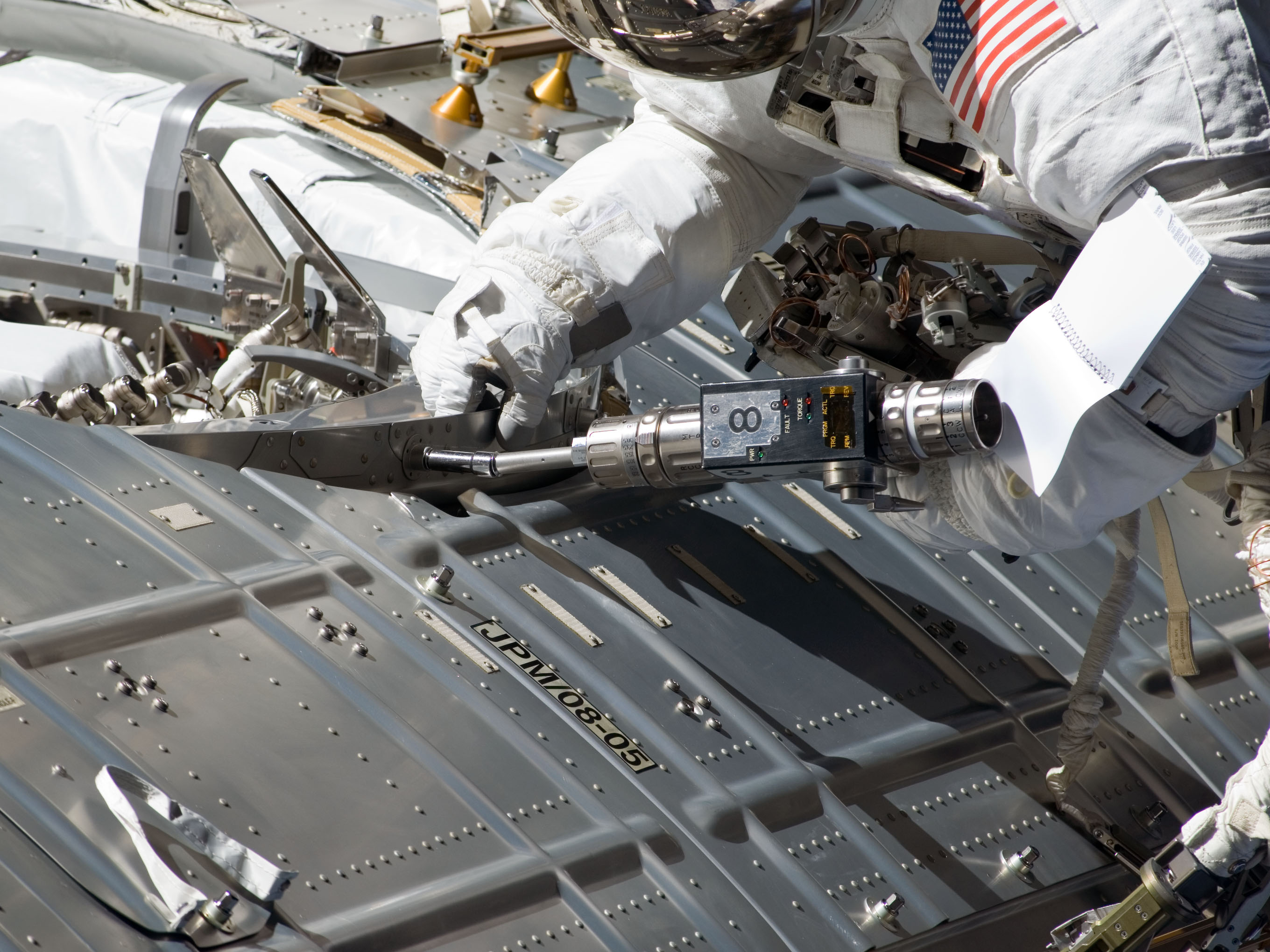 L'astronaute Ron Garan lors d'une sortie extravéhiculaire, mission STS-124