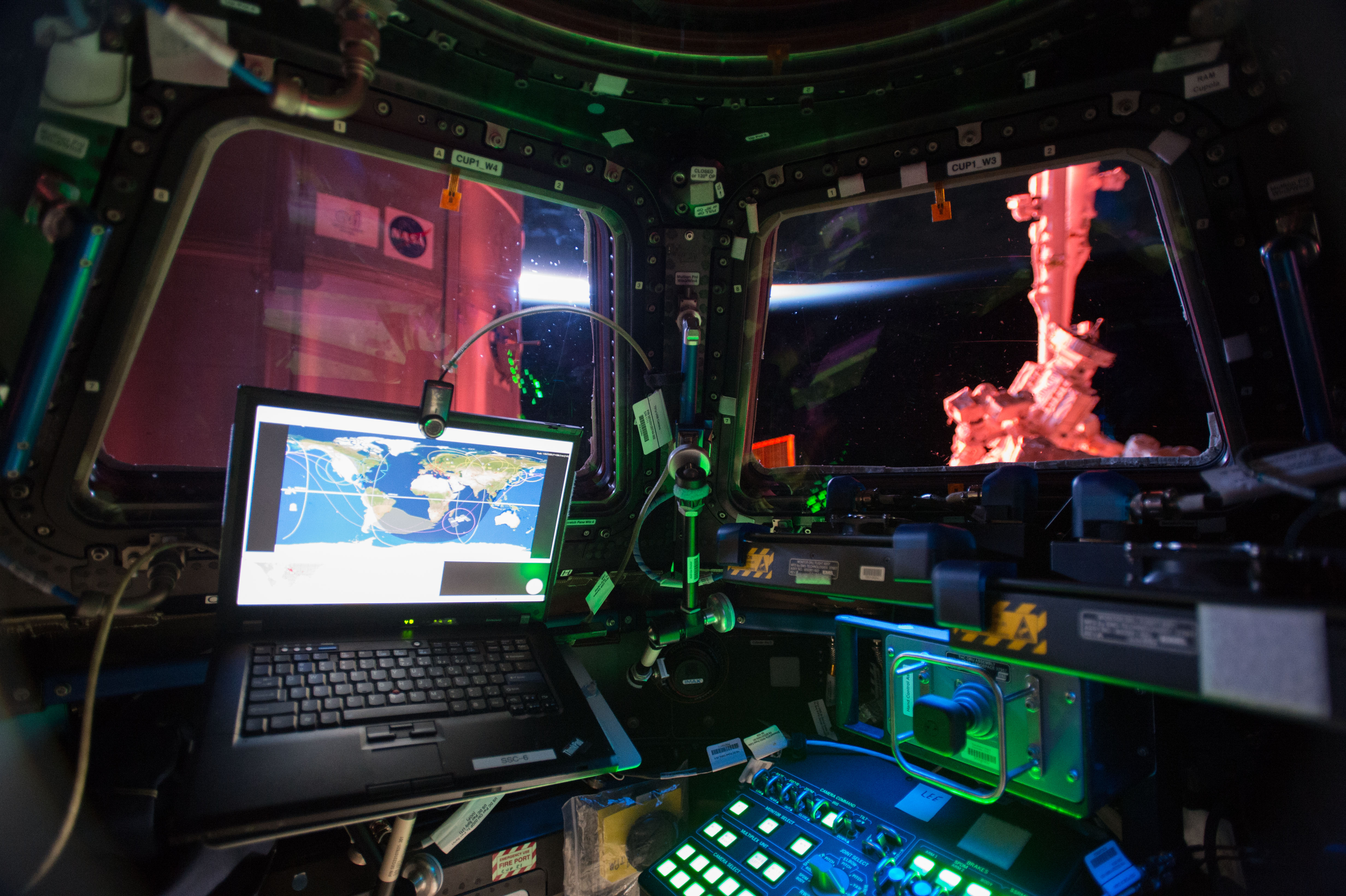 Vue intérieure du module Cupola de l'ISS
