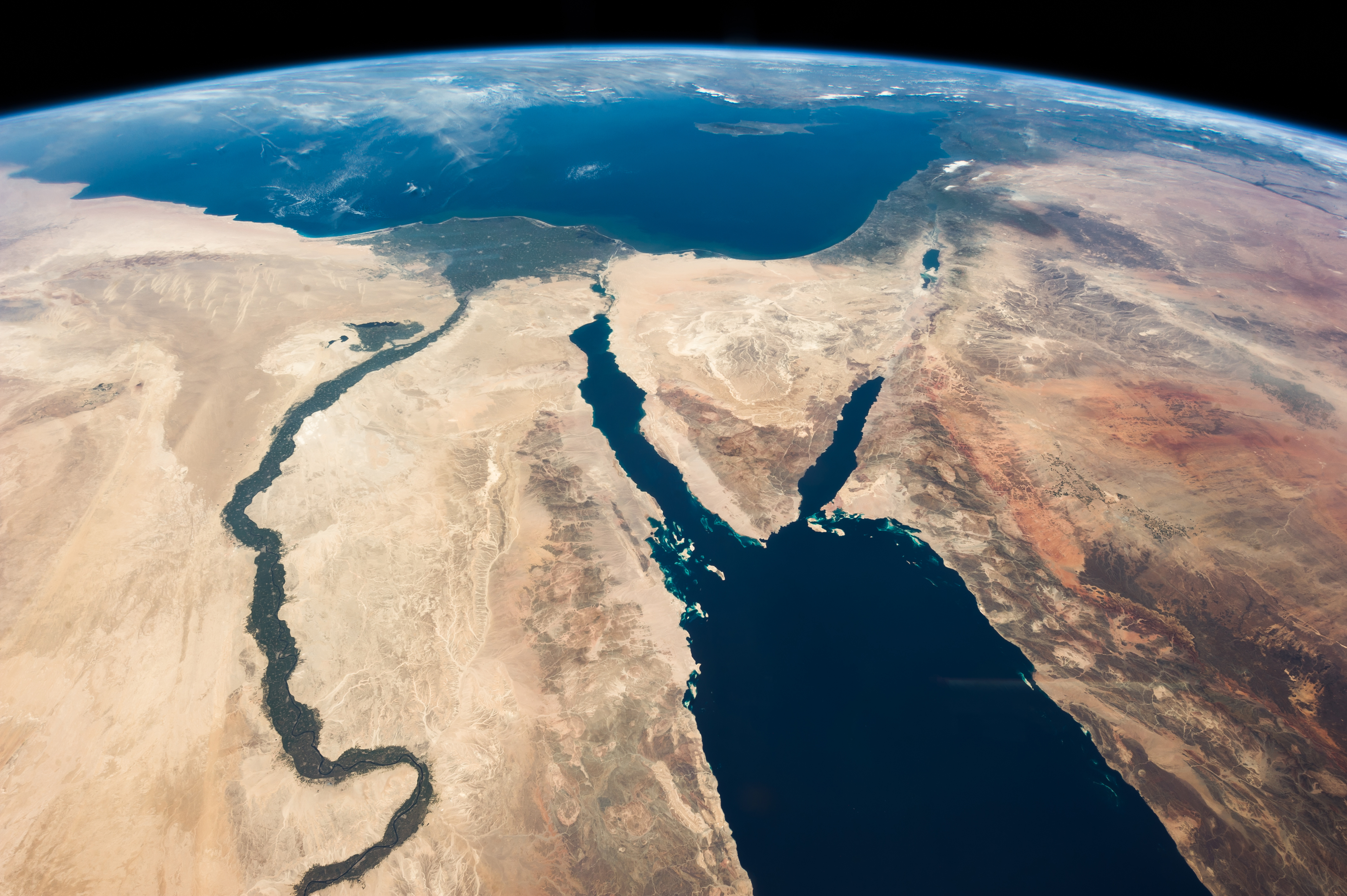 Le Nil, le Sinaï et la mer Morte vus depuis l'ISS en vue grand angle
